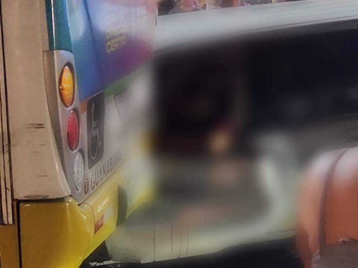 Motorista fica preso às ferragens após bater em ônibus na Estrada da Redinha