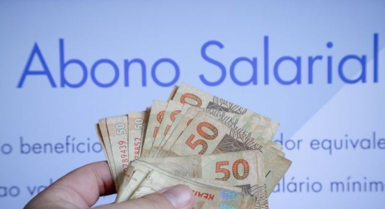 Abono salarial do PIS/Pasep é pago a 4,3 milhões de trabalhadores nesta quinta-feira; veja quem recebe