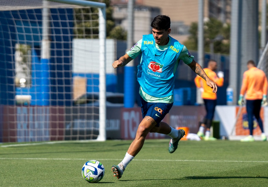 Potiguar Ayrton Lucas será titular contra Guiné em estreia na Seleção Brasileira