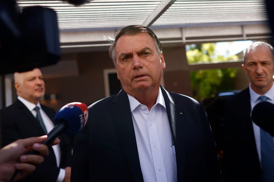 Bolsonaro diz que mensagens de Cid provam que ex-presidente não tramou golpe