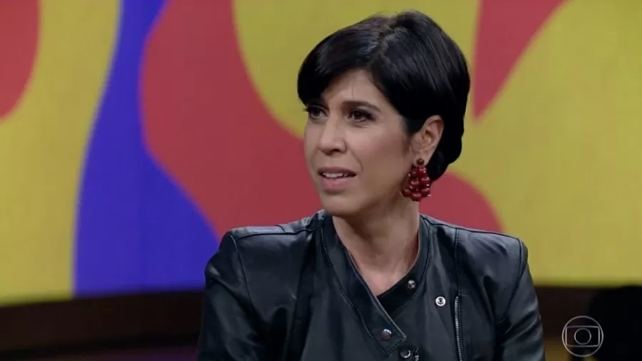 Maria Clara Gueiros diz que figurante da Globo enfiou a língua em sua boca