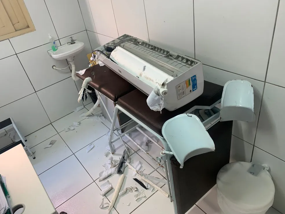 UBS na Zona Norte é invadida, fica sem energia, perde mais de 600 doses de vacinas e tem atendimento suspenso