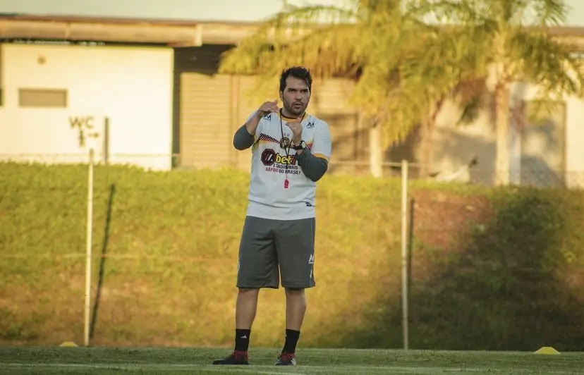 Após quatro jogos, André Caldas entrega o cargo e não é mais técnico do Globo