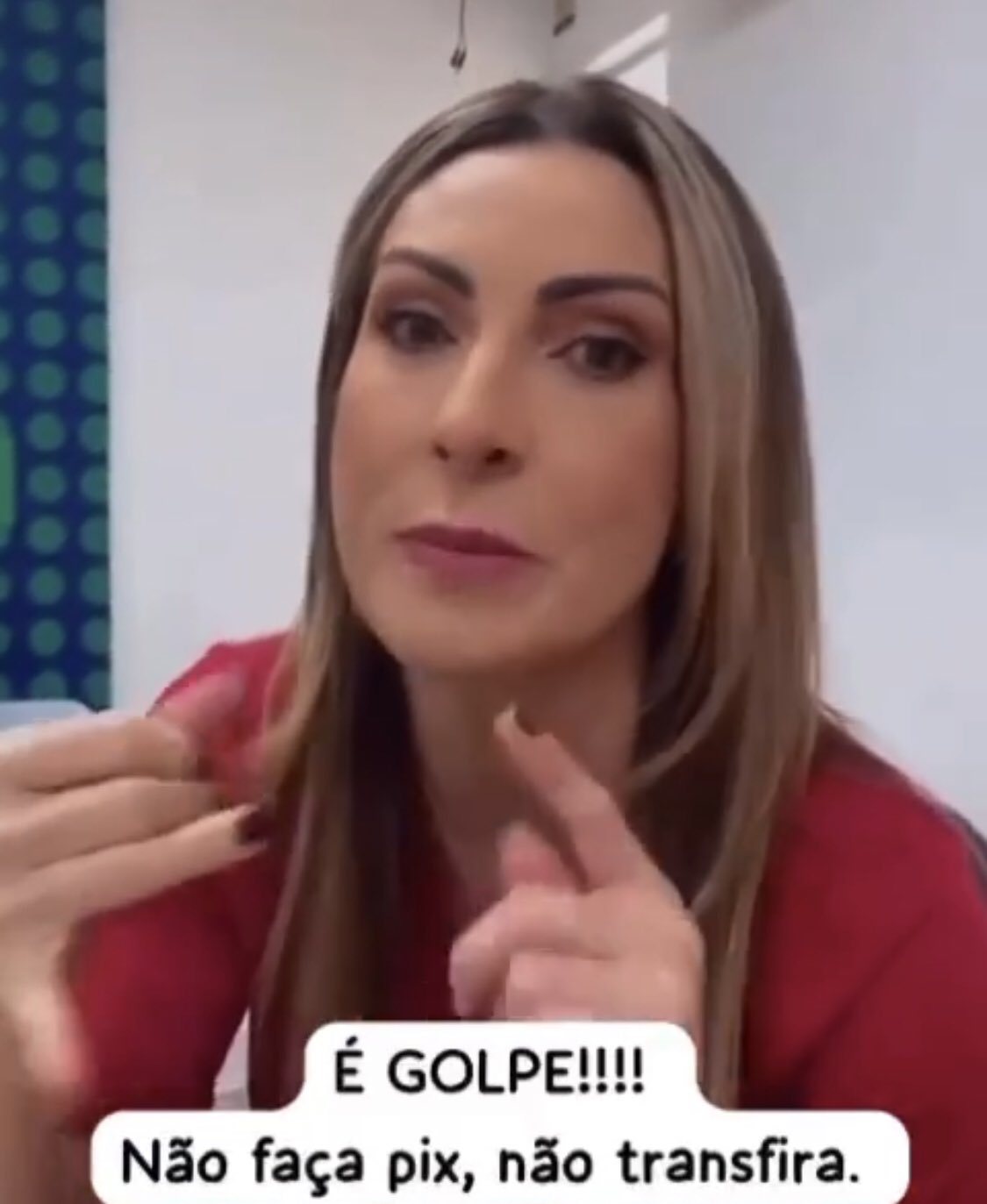 Apresentadora da TV Ponta Negra é vítima de golpe e tem contas hackeadas