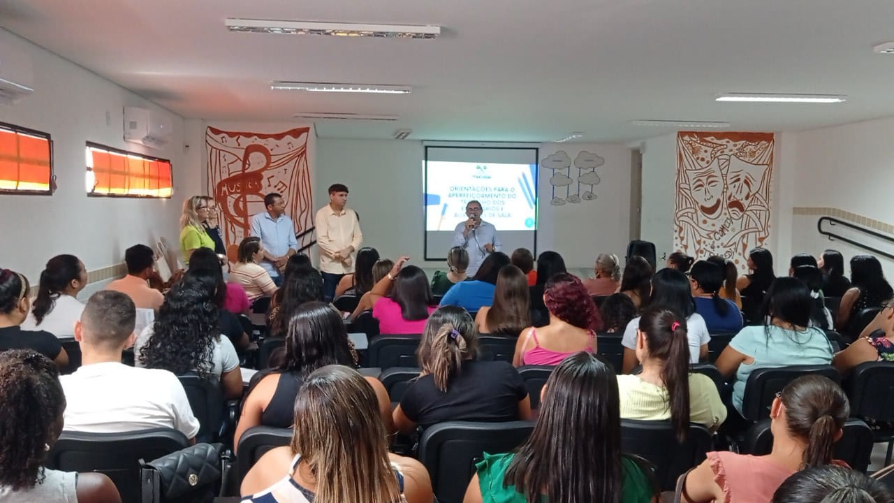 Secretaria de Educação amplia número de estagiários e inicia ciclo de formações
