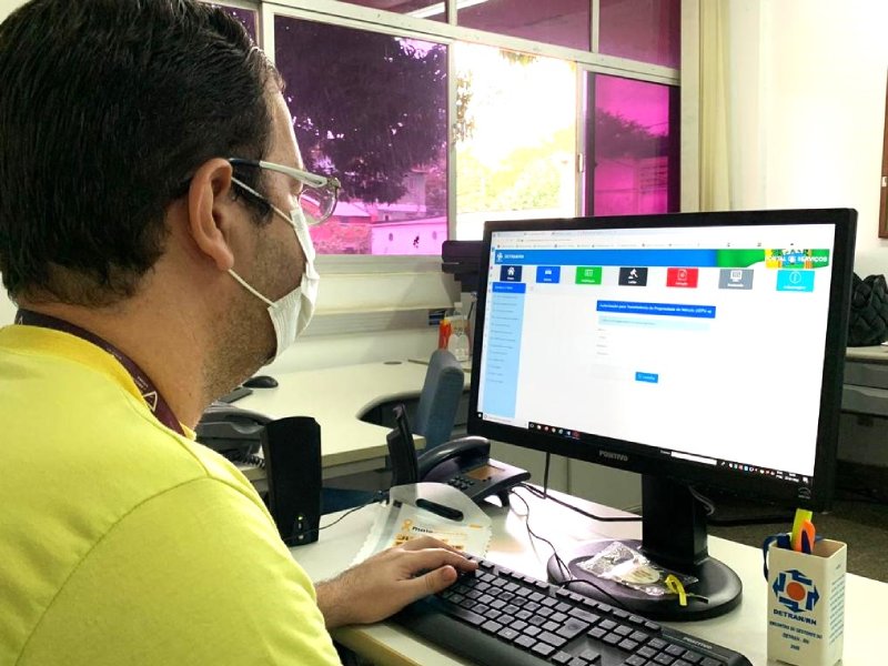 Defesa de multas e indicação do infrator podem ser feitas pelo Portal do Detran