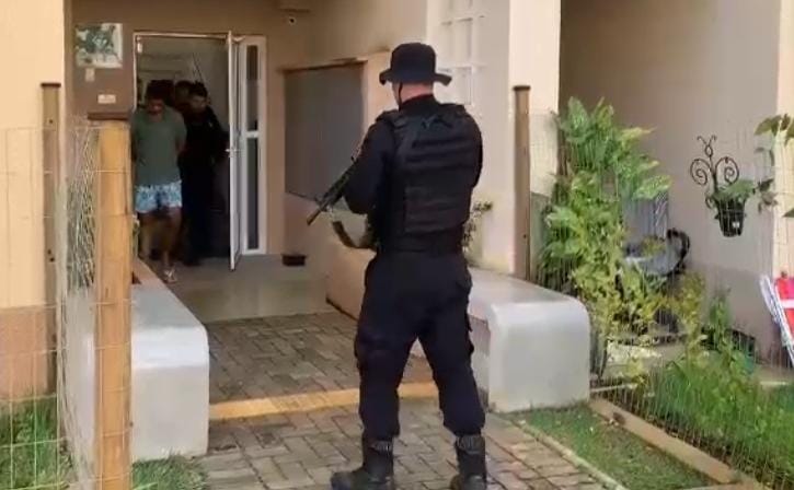 Homem é preso por suspeita de tráfico de drogas na Grande Natal