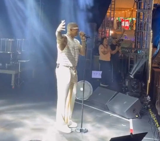 VÍDEO: Léo Santana faz homenagem a Marília Mendonça em show no São João de Natal