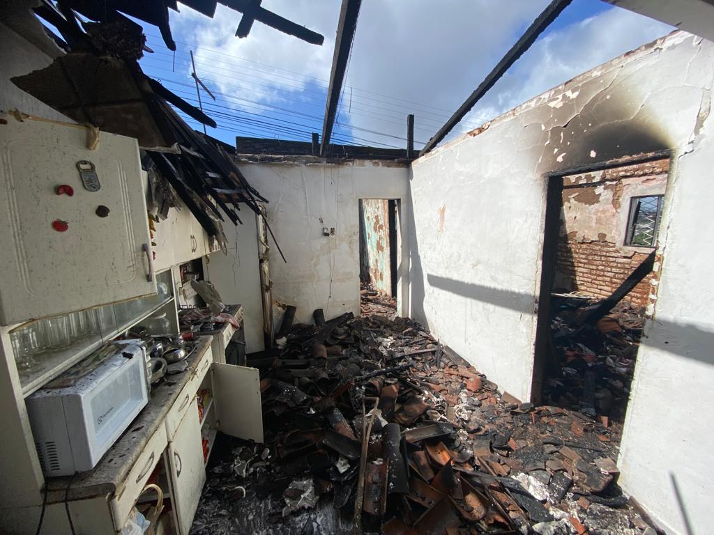 Incêndio destrói residência no bairro Nordeste