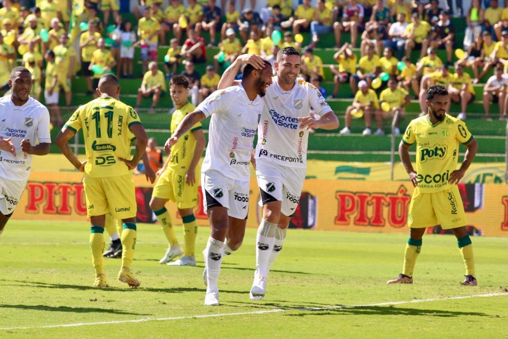 VÍDEO: ABC perde mais uma partida e afunda na lanterna da Série B; veja gols e melhores momentos