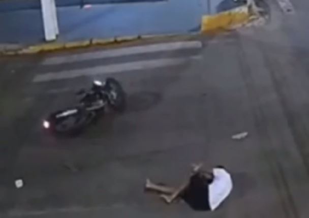 VÍDEO: Motociclista é arremessado após colisão com carro no interior do RN