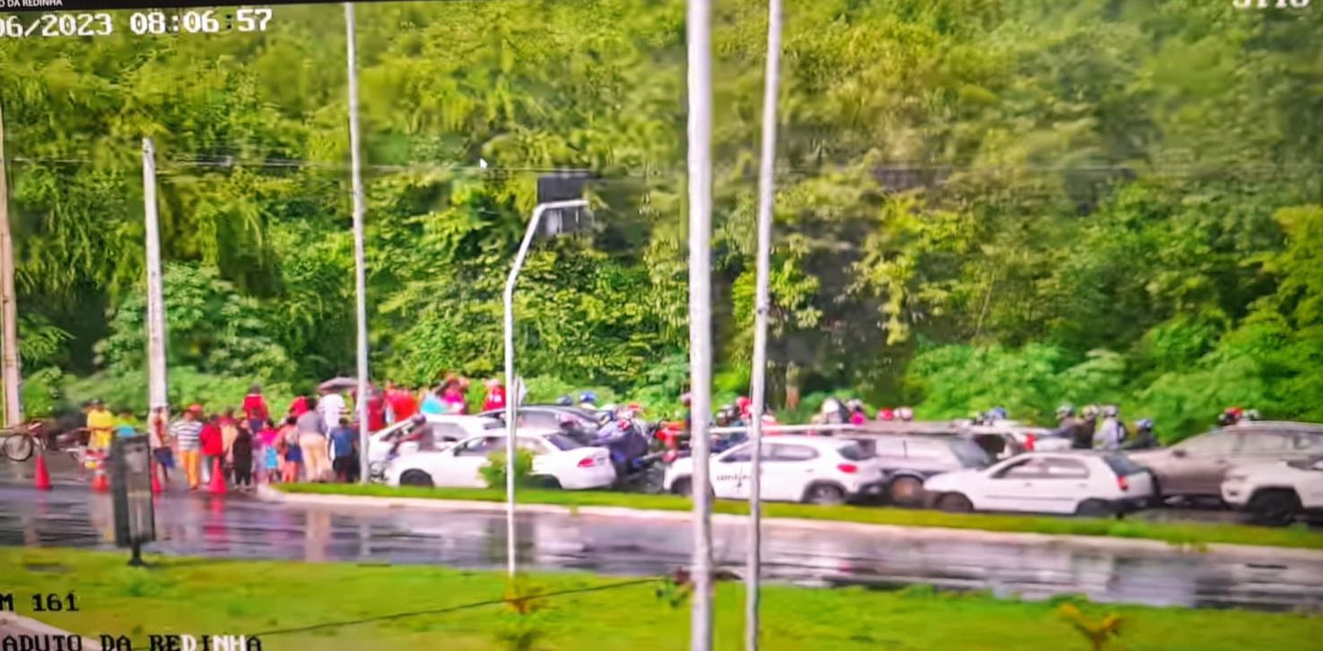 Protesto de comerciantes da Redinha fecha trânsito na ponte Newton Navarro