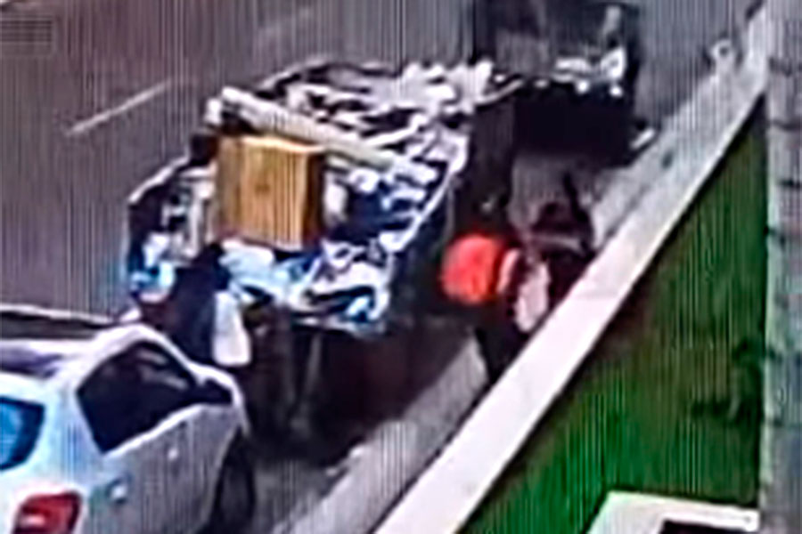 VÍDEO: Jovem é atropelada após fugir de assaltante no Tirol