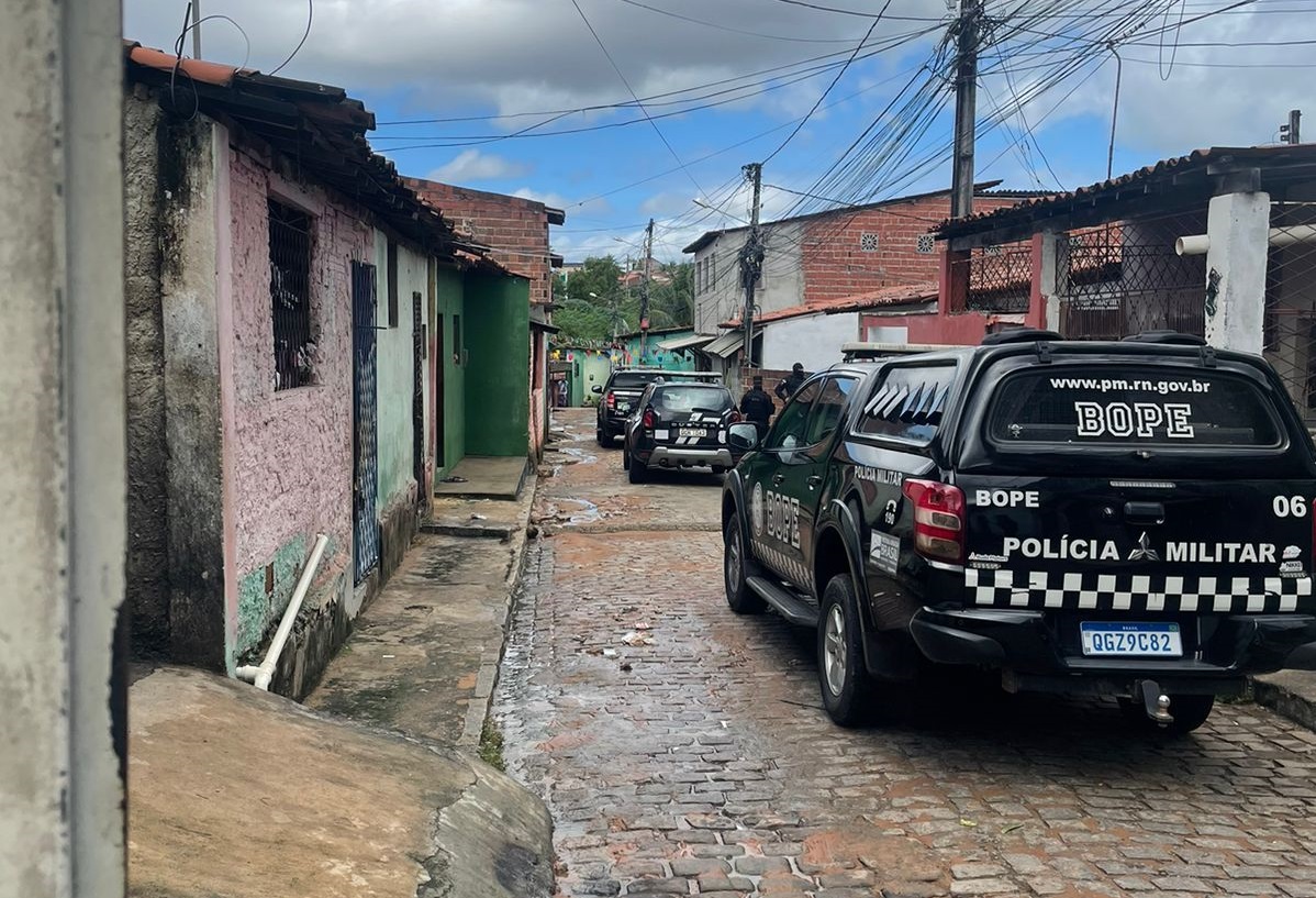 Polícia Civil apreende drogas e explosivo na zona Oeste de Natal