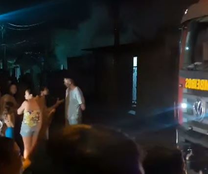 VÍDEO: Incêndio atinge residência na zona Norte de Natal
