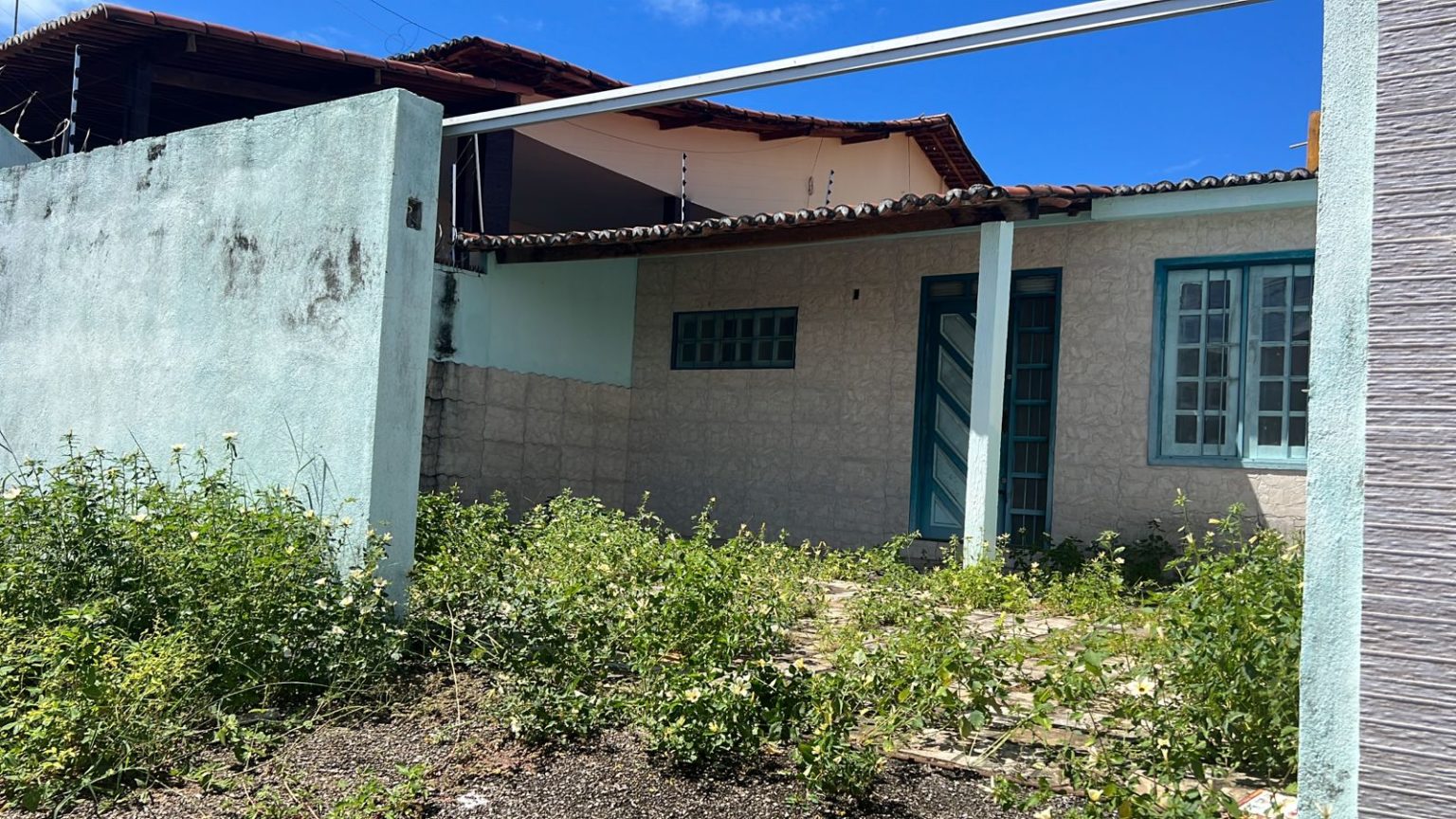 Criminosos roubam portão de casa na Grande Natal