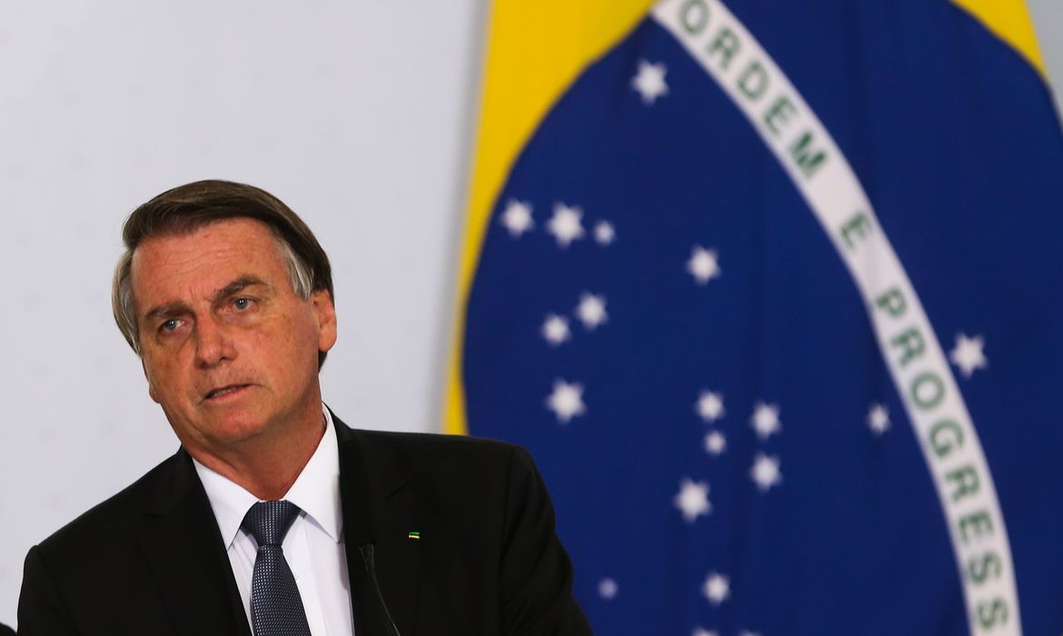 TSE forma maioria para tornar Jair Bolsonaro inelegível; placar é de 4 a 1
