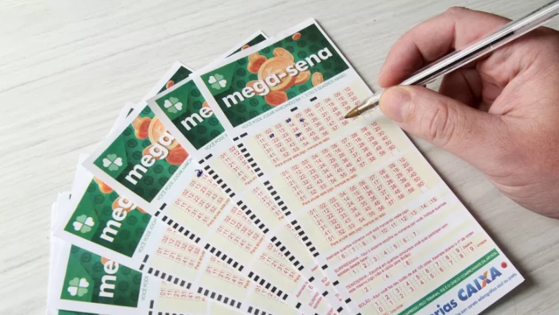 Mega-Sena: Aposta única acerta dezenas e leva prêmio; veja de onde é e o valor