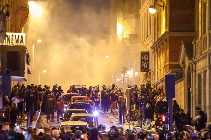 França vive quinta noite de protestos e desordem, e mais de 1.600 já foram presos