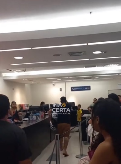 VÍDEO: Homem gera confusão em fila no Midway Mall após gritar com mãe e criança autista