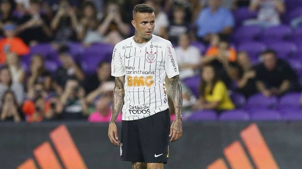 VÍDEO: Jogador do Corinthians é agredido por torcedores após ser flagrado em motel