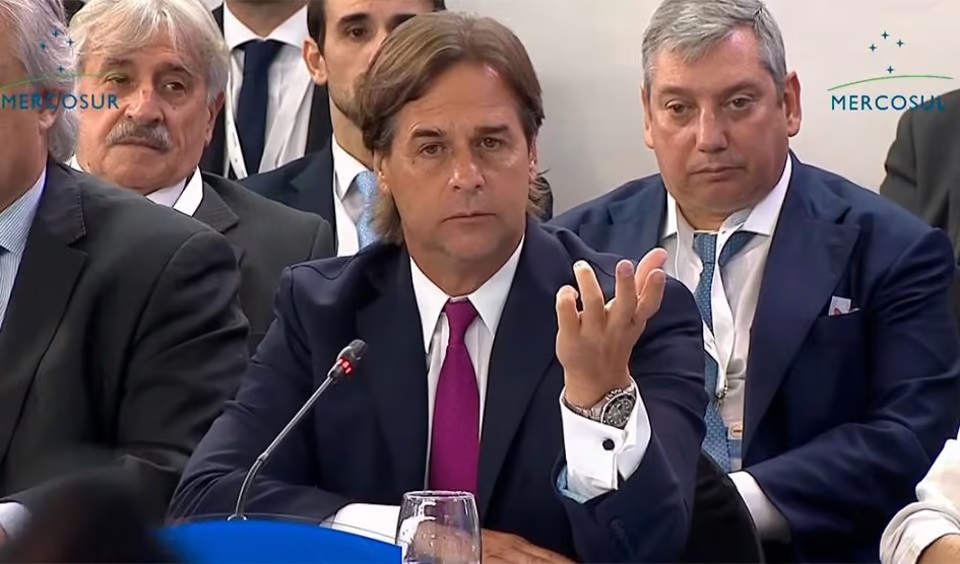 Presidente do Uruguai deixa Lula em silêncio e cobra Mercosul por ditadura de Maduro