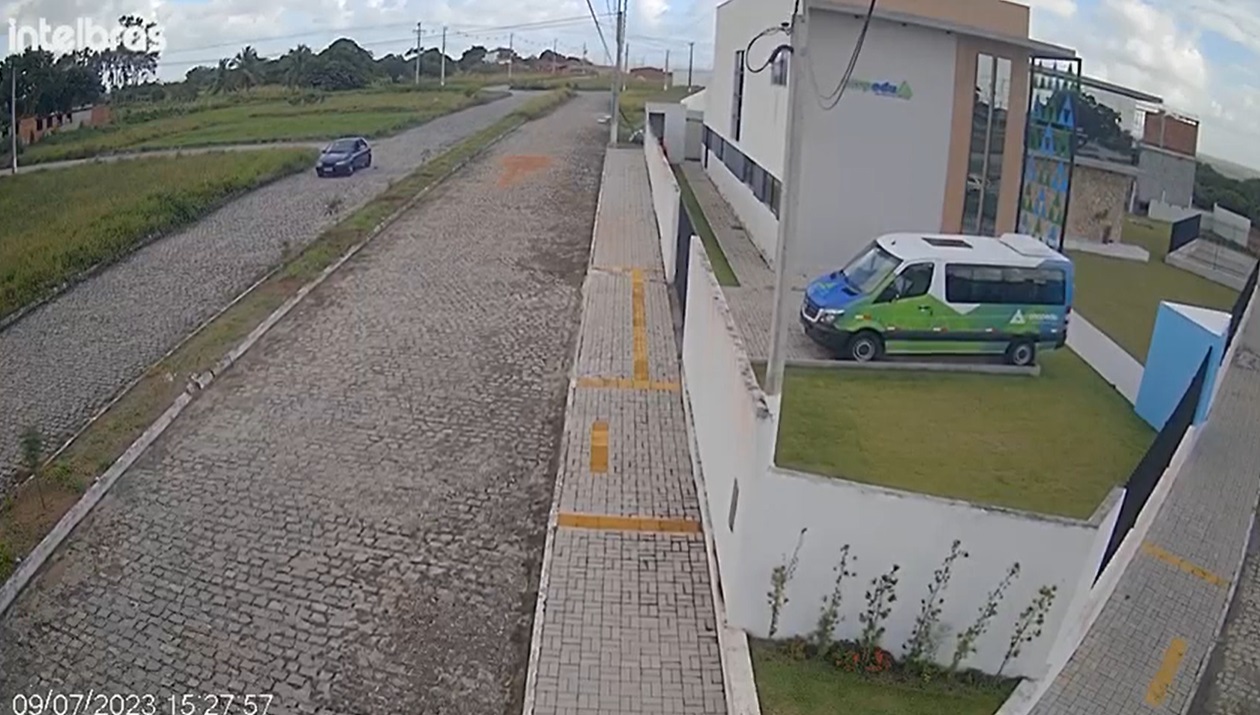 VÍDEO: Com crianças no carro de fuga, bandidos fazem arrastão em cooperativa da Educação no RN