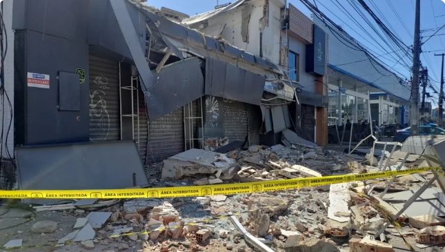 Prédio comercial desaba no Recife três dias após tragédia deixar 14 mortos
