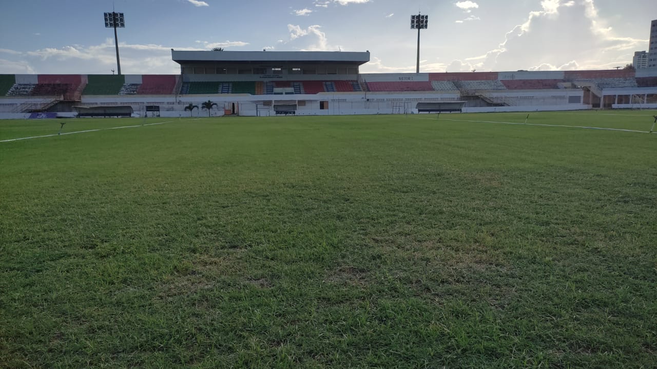 Prefeito de Mossoró diz que Nogueirão não tem condições de reforma e sugere permuta para construir novo estádio