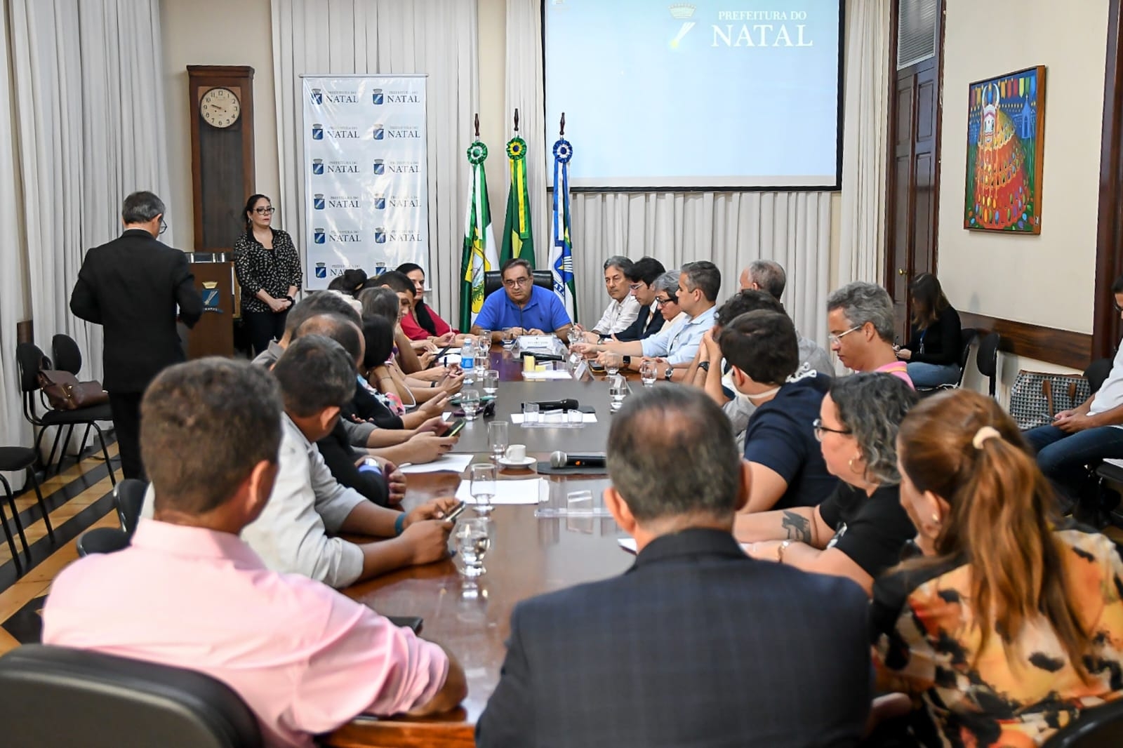 Prefeito se reúne com representantes do Sinte e apresenta proposta de reajuste salarial