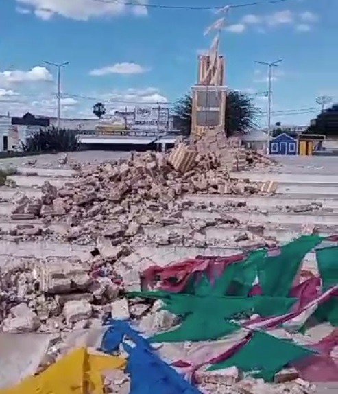 VÍDEO: Monumento histórico de mais de 120 anos desaba após ventania em Assú