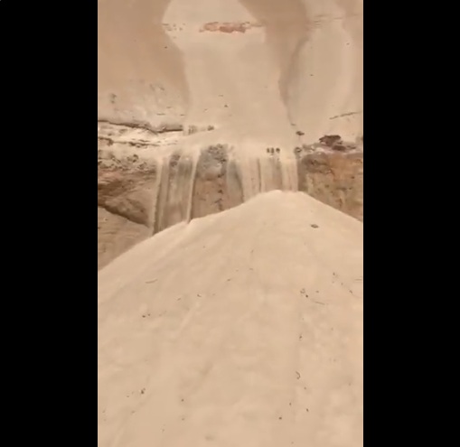 Vídeo mostra areia do Morro do Careca desmoronando e erosão grave; ASSISTA