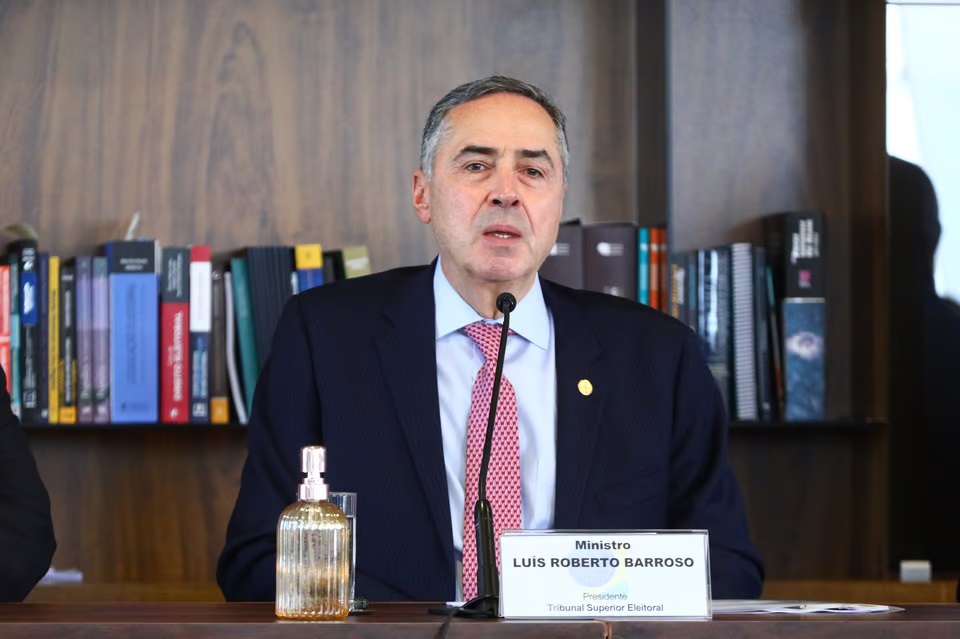 STF divulga nota para explicar declaração de Barroso