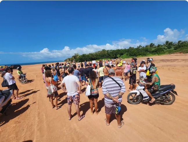 VÍDEO: Moradores de Pipa protestam contra construção de condomínio perto do chapadão