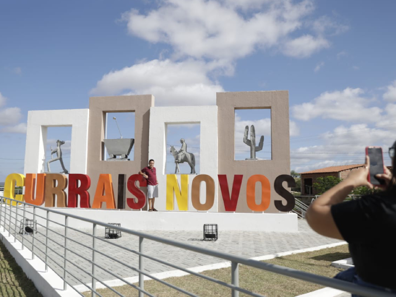 Governadora inaugura pórtico na entrada de Currais Novos