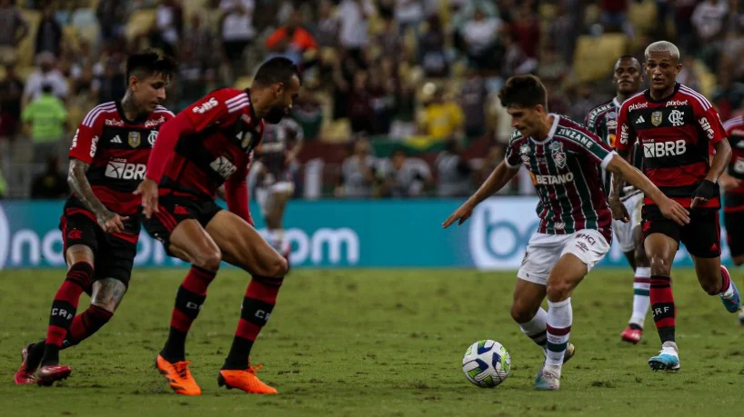 Fla x Flu, SP x Santos, Palmeiras e América-RN em campo; veja jogos do domingo e onde assistir