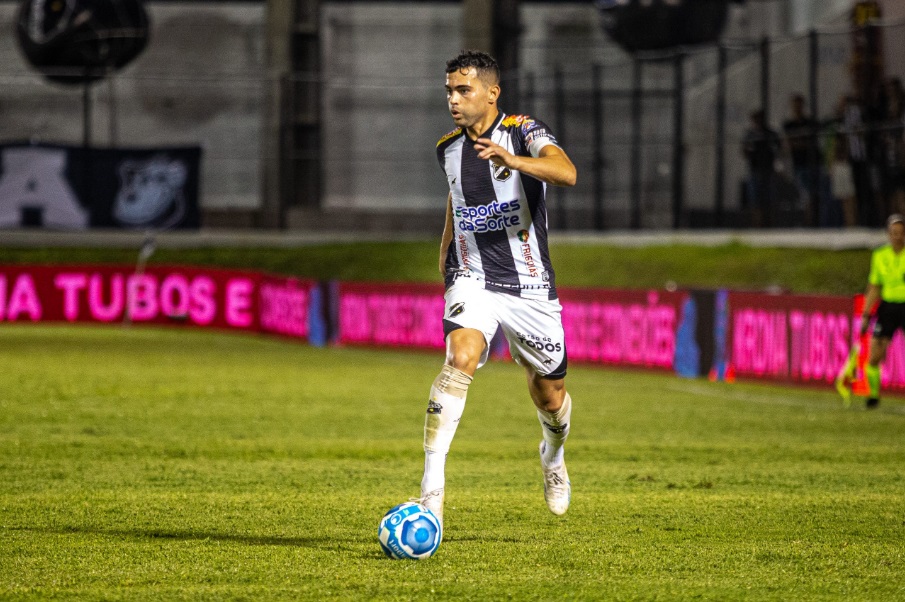 Zagueiro do ABC recebe proposta de clube do Nordeste e pode estar de saída