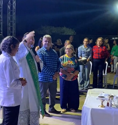 VÍDEO: Padre cobra melhorias nas estradas do RN durante missa de aniversário de deputado