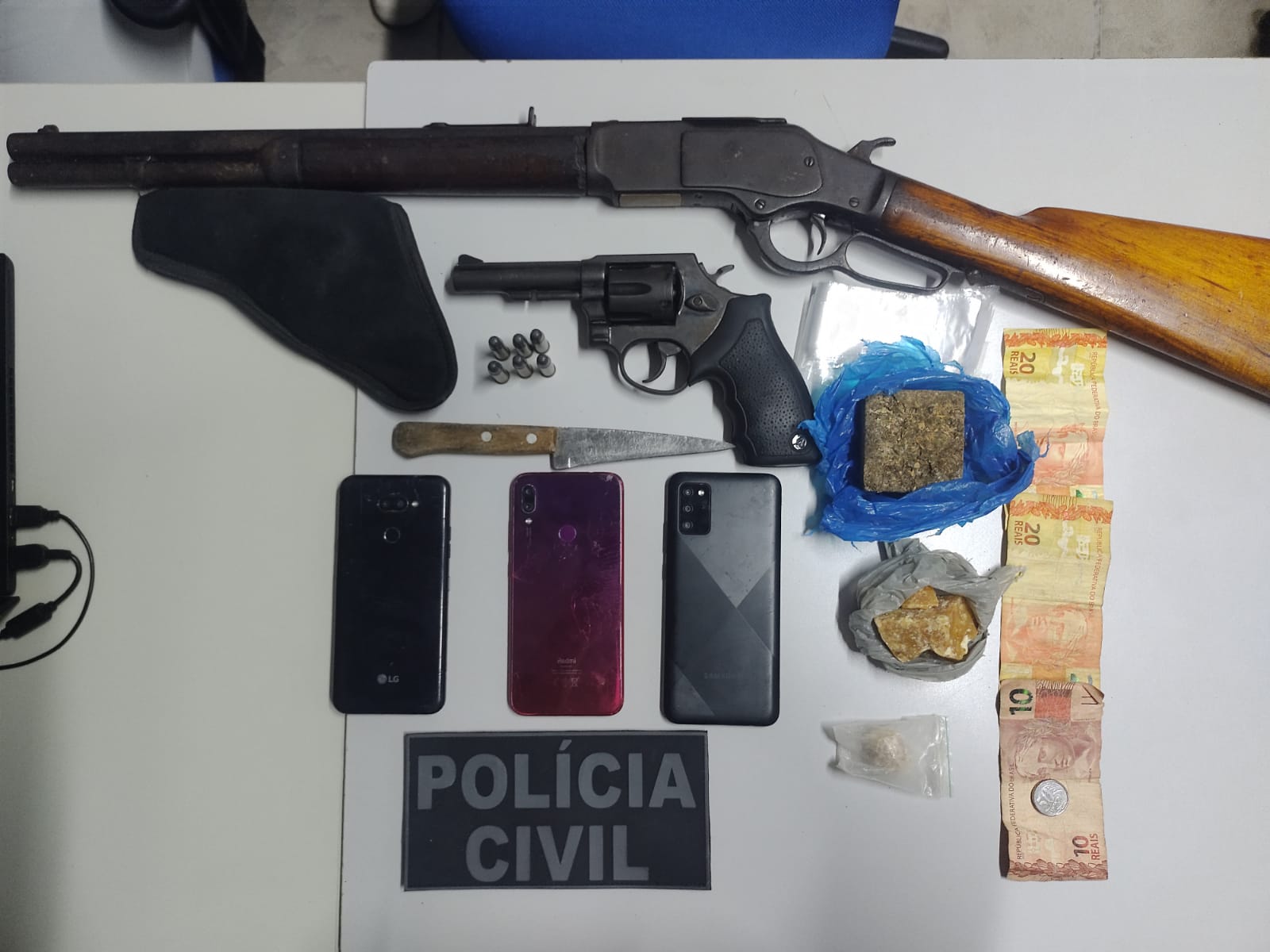 Polícia Civil prende foragido por posse ilegal de arma de fogo e tráfico de drogas na Grande Natal