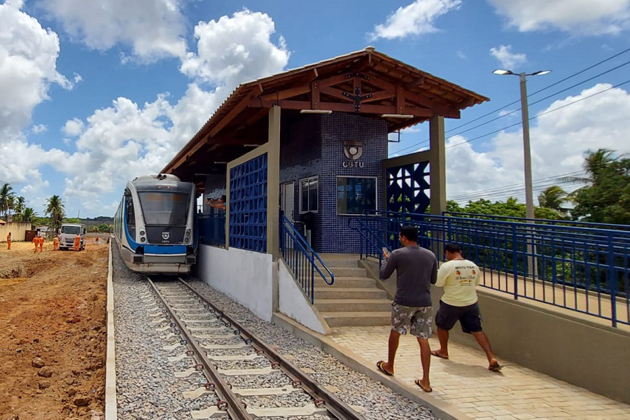 Moradores criticam demora para início do funcionamento de trens urbanos