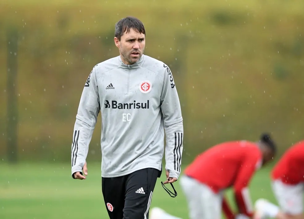 Internacional oficializa retorno do técnico Eduardo Coudet