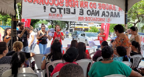 Servidores da saúde do RN iniciam greve com ato no Walfredo Gurgel