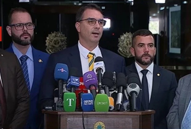 77 parlamentares de oposição assinam pedido de impeachment de Barroso