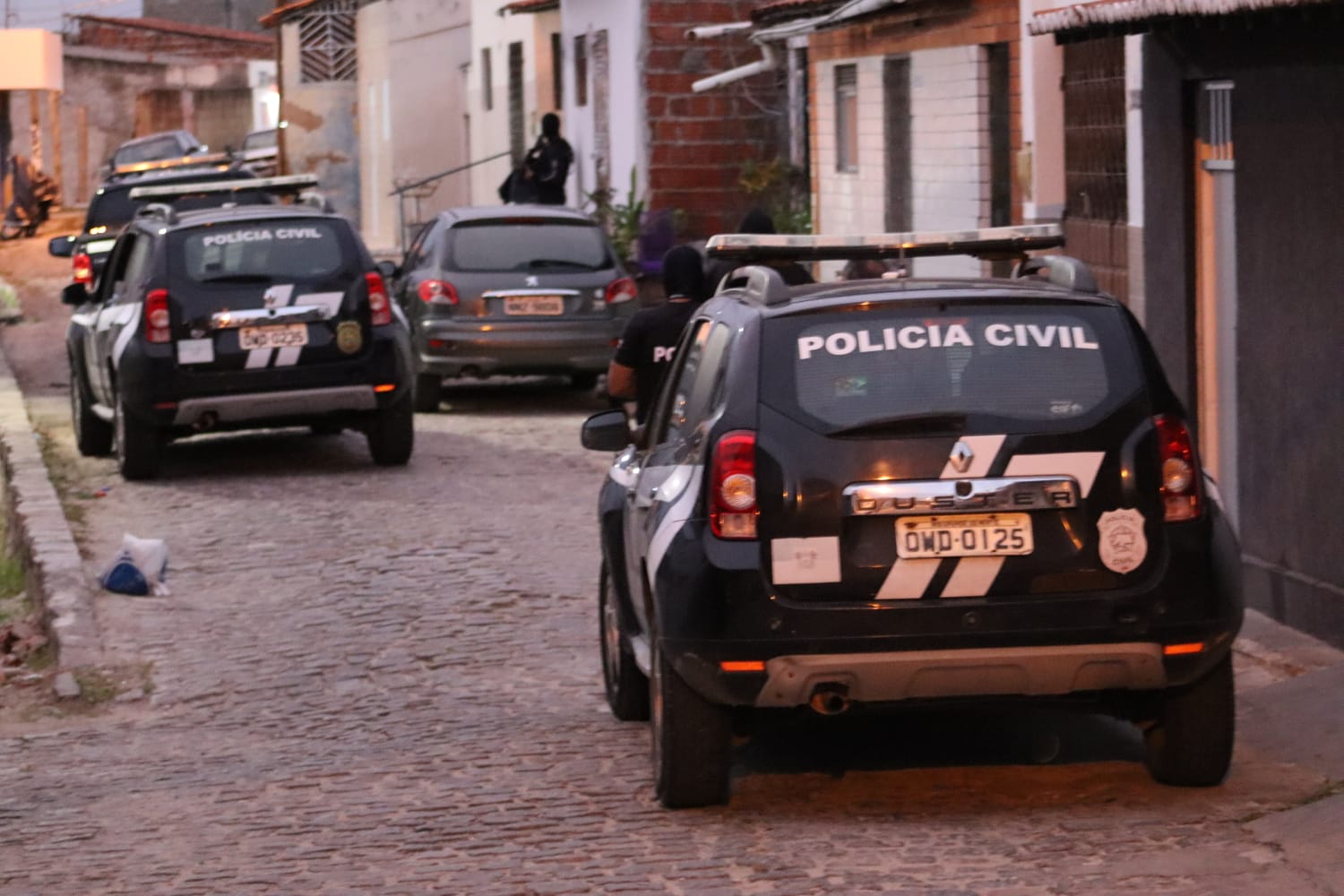 Polícia Civil prende trio por tráfico de drogas e organização criminosa