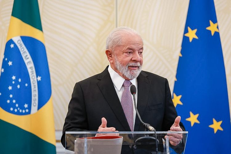Lula faz procedimento no Sírio para aliviar dores nos quadris