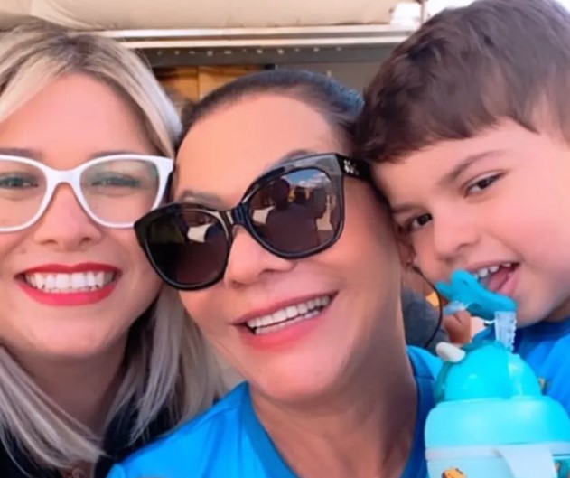 Mãe de Marília Mendonça se pronuncia após críticas por interação entre neto e sósia da cantora: “Gente sem noção”