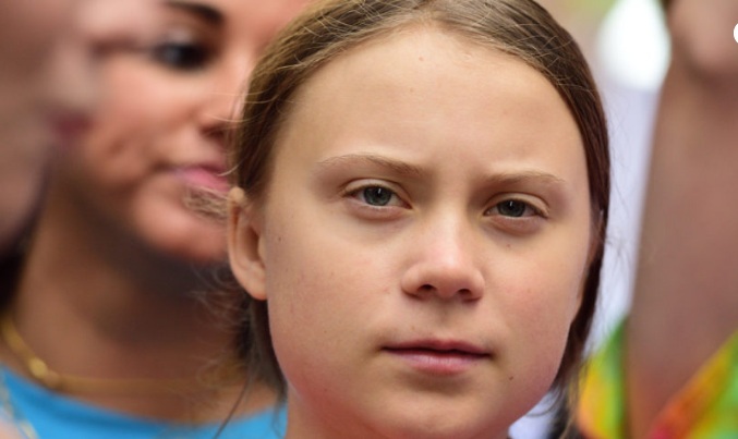 Greta Thunberg é condenada na justiça e terá que pagar multa por desobedecer ordem policial durante protesto