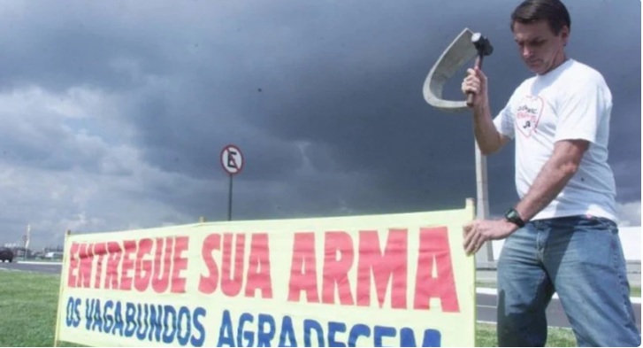 “Entregue sua arma, os vagabundos agradecem”, diz Bolsonaro após novo decreto de Lula