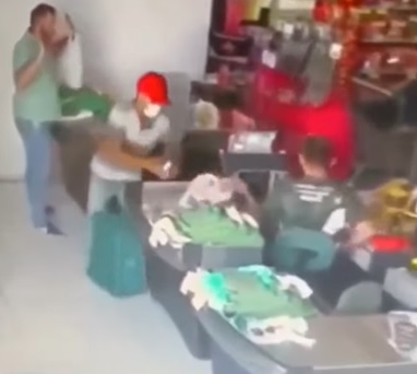 VÍDEO: Bandidos armados com facões assaltam supermercado em Currais Novos