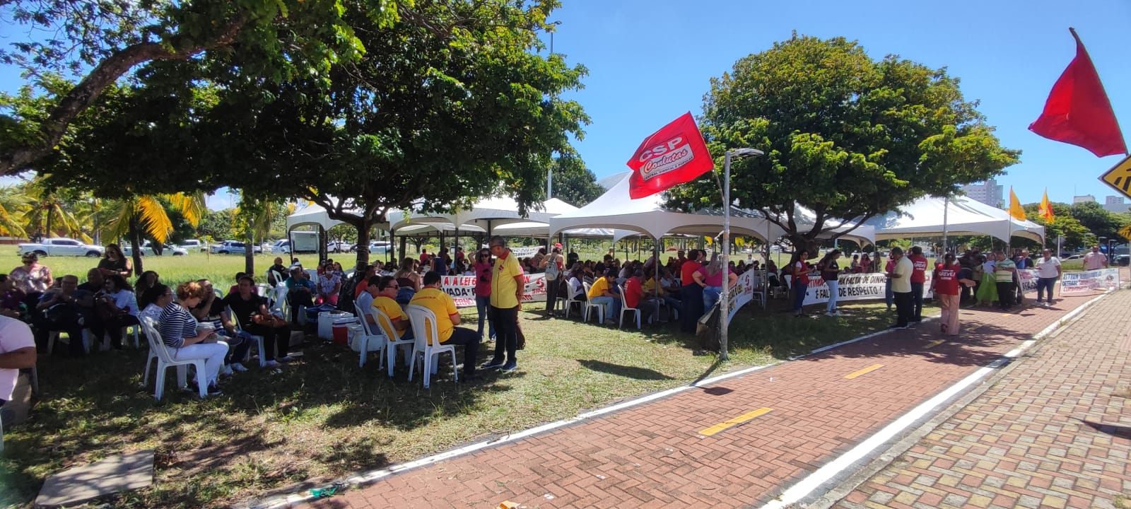 FOTOS: Sindsaúde e Detran também realizam protesto em frente à Governadoria